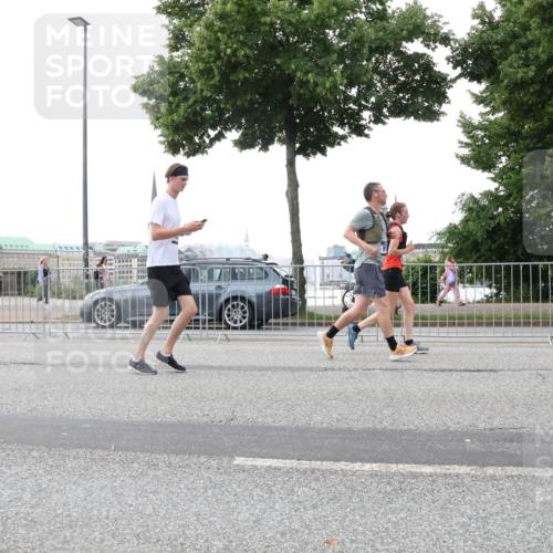 29.06.2025 - hella hamburg halbmarathon Lena Gebhardt http://msf.ph/oto/8413976 29.06.2025 10:51:22 Lombardsbrücke 1129, 1203, 1208, 1404, 1478, 1617, 1997, 2202, 2308, 2358, 2380, 2484, 2485, 2593, 2736, 2778, 2859, 3934, 4156, 4652, 4713, 4748, 4808, 4848, 4878, 4920, 5286, 5289, 5291, 5357, 5394, 5530, 5716, 5717, 6007, 6091, 6885, 6945, 6954, 6961, 7012, 7141, 7769, 7770, 7771, 7825, 7841, 7871, 7992, 8040, 8125, 8399, 8410, 8672, 8779, 9166, 9167, 9340, 9462, 9582, 9583, 9763, 10496, 10552, 10614, 10636, 11034, 11052, 11252, 11268, 11575 meine-sportfotos.de