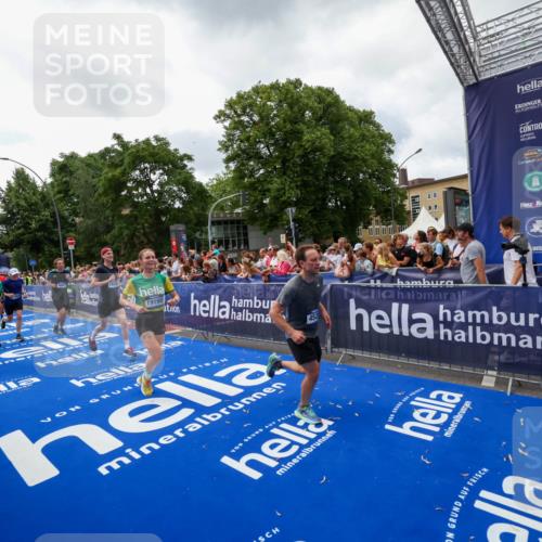 29.06.2025 - hella hamburg halbmarathon Zöllner http://msf.ph/oto/8413984 29.06.2025 10:48:06 Ziel 1086, 4324, 4528, 4601, 4711, 6377, 9638, 12706, 12724, 12747, 12808, 13570, 16149, 16766, 18206, 18922, 19198 meine-sportfotos.de