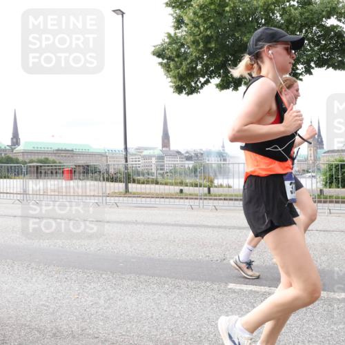 29.06.2025 - hella hamburg halbmarathon Lena Gebhardt http://msf.ph/oto/8414002 29.06.2025 10:25:58 Lombardsbrücke 31, 1093, 1305, 1479, 1481, 3343, 3617, 3765, 4378, 4797, 5028, 5497, 6159, 6663, 8276, 8306, 8674, 8881, 9811, 10104, 10219, 10845, 10846, 11139, 11596, 11699, 11828, 11859, 12074, 12505, 12826, 12827, 12838, 12945, 12946, 13653, 14063, 14179, 14223, 14356, 14726, 14936, 15283, 16289, 16354, 16381, 16927, 17369, 19144 meine-sportfotos.de