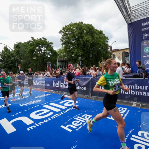 29.06.2025 - hella hamburg halbmarathon Zöllner http://msf.ph/oto/8414003 29.06.2025 10:48:07 Ziel 1086, 4324, 4528, 4601, 4711, 6377, 9626, 9638, 12706, 12724, 12747, 12808, 13570, 16094, 16149, 18206, 18922, 19198 meine-sportfotos.de