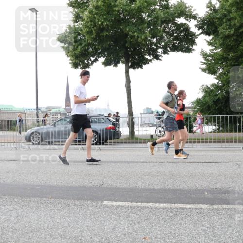 29.06.2025 - hella hamburg halbmarathon Lena Gebhardt http://msf.ph/oto/8414007 29.06.2025 10:51:22 Lombardsbrücke 1129, 1203, 1208, 1404, 1478, 1617, 1997, 2202, 2308, 2358, 2380, 2484, 2485, 2593, 2736, 2778, 2859, 3934, 4156, 4652, 4713, 4748, 4808, 4848, 4878, 4920, 5286, 5289, 5291, 5357, 5394, 5530, 5716, 5717, 6007, 6091, 6885, 6945, 6954, 6961, 7012, 7141, 7769, 7770, 7771, 7825, 7841, 7871, 7992, 8040, 8125, 8399, 8410, 8672, 8779, 9166, 9167, 9340, 9462, 9582, 9583, 9763, 10496, 10552, 10614, 10636, 11034, 11052, 11252, 11268, 11575 meine-sportfotos.de