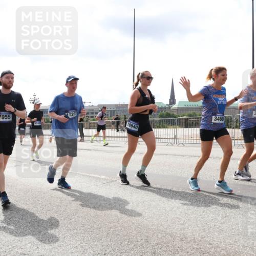 29.06.2025 - hella hamburg halbmarathon Lena Gebhardt http://msf.ph/oto/8414029 29.06.2025 10:42:05 Lombardsbrücke 7955, 17423, 1207, 18940, 34, 3460, 1039, 1150, 1360, 1509, 1624, 1648, 1712, 1752, 2145, 2523, 2974, 3276, 3326, 3459, 3460, 3568, 4329, 4353, 4541, 4735, 4736, 4787, 4885, 4891, 4892, 5419, 5432, 5671, 6136, 6137, 6153, 6320, 6430, 6436, 6450, 6618, 6828, 6837, 6846, 6917, 7357, 7477, 7557, 7955, 7968, 8004, 8014, 8162, 8163, 8300, 8301, 8443, 8459, 8712, 8897, 8908, 9008, 9223, 9370, 9467, 9588, 10027, 10623, 11011 meine-sportfotos.de