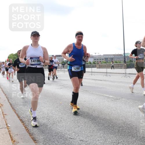 29.06.2025 - hella hamburg halbmarathon Lena Gebhardt http://msf.ph/oto/8414056 29.06.2025 10:17:24 Lombardsbrücke 7945, 14199, 1298, 110, 18344, 1110, 1015, 1083, 1137, 1204, 1298, 1331, 1348, 1356, 1477, 1553, 1795, 2225, 2259, 2305, 2548, 2860, 2908, 3210, 3464, 3466, 3622, 3802, 3803, 4194, 4218, 4852, 5002, 5023, 5390, 5929, 5930, 5995, 6126, 6128, 6254, 6336, 6352, 6520, 6522, 6786, 7011, 7114, 7115, 7257, 7258, 7291, 7345, 7376, 7410, 7413, 7445, 7566, 7647, 7844, 7928, 7945, 8210, 8253, 8263, 8309, 8351, 8433, 8513, 8558, 8895, 8983, 9152, 9259, 9848 meine-sportfotos.de