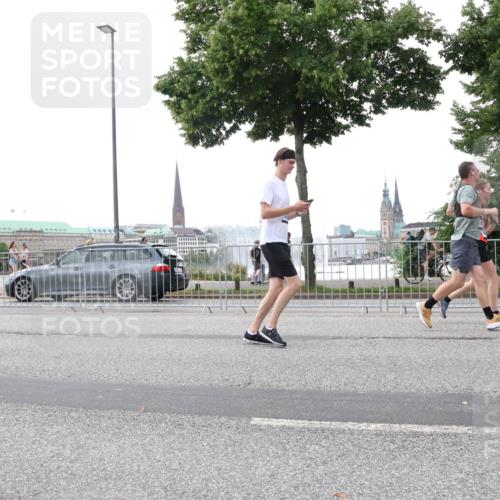 29.06.2025 - hella hamburg halbmarathon Lena Gebhardt http://msf.ph/oto/8414065 29.06.2025 10:51:22 Lombardsbrücke 8410, 1129, 1203, 1208, 1404, 1478, 1617, 1997, 2202, 2308, 2358, 2380, 2484, 2485, 2593, 2736, 2778, 2859, 3934, 4156, 4652, 4713, 4748, 4808, 4848, 4878, 4920, 5286, 5289, 5291, 5357, 5394, 5530, 5716, 5717, 6007, 6091, 6885, 6945, 6954, 6961, 7012, 7141, 7769, 7770, 7771, 7825, 7841, 7871, 7992, 8040, 8125, 8399, 8410, 8672, 8779, 9166, 9167, 9340, 9462, 9582, 9583, 9763, 10496, 10552, 10614, 10636, 11034, 11052, 11252, 11268, 11575 meine-sportfotos.de