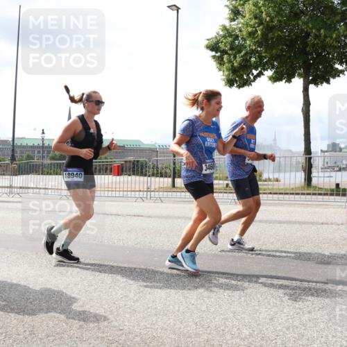 29.06.2025 - hella hamburg halbmarathon Lena Gebhardt http://msf.ph/oto/8414086 29.06.2025 10:42:06 Lombardsbrücke 1207, 3460, 18940, 1039, 1150, 1360, 1509, 1624, 1648, 1712, 1752, 2145, 2523, 2974, 3276, 3326, 3459, 3460, 3568, 4329, 4353, 4541, 4735, 4736, 4787, 4885, 4891, 4892, 5419, 5432, 5671, 5810, 6136, 6137, 6153, 6320, 6430, 6436, 6450, 6618, 6828, 6837, 6846, 6917, 7260, 7357, 7477, 7557, 7955, 7968, 8004, 8014, 8162, 8163, 8300, 8301, 8443, 8459, 8712, 8897, 8908, 9008, 9223, 9370, 9467, 9588, 10027, 10623 meine-sportfotos.de