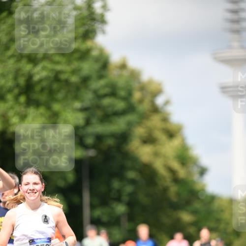 29.06.2025 - hella hamburg halbmarathon Dr. Thomas Lammeyer http://msf.ph/oto/8414114 29.06.2025 10:44:23 Kennedybrücke 1058, 1586, 2019, 2313, 2888, 2976, 3237, 3515, 3808, 3882, 3883, 3884, 4173, 4752, 5229, 5263, 5654, 5701, 5876, 5877, 5901, 6427, 6866, 6876, 7045, 7174, 7455, 7456, 7524, 7675, 7850, 7984, 8107, 8391, 8612, 8865, 8866, 9495, 9698, 9747, 9777, 10441, 10512, 10626, 10806, 10818, 10833, 11175, 11242, 11244 meine-sportfotos.de