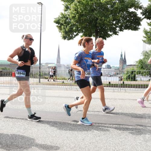 29.06.2025 - hella hamburg halbmarathon Lena Gebhardt http://msf.ph/oto/8414116 29.06.2025 10:42:06 Lombardsbrücke 3459, 3460, 18940, 1039, 1150, 1360, 1509, 1624, 1648, 1712, 1752, 2145, 2523, 2974, 3276, 3326, 3459, 3460, 3568, 4329, 4353, 4541, 4735, 4736, 4787, 4885, 4891, 4892, 5419, 5432, 5671, 5810, 6136, 6137, 6153, 6320, 6430, 6436, 6450, 6618, 6828, 6837, 6846, 6917, 7260, 7357, 7477, 7557, 7955, 7968, 8004, 8014, 8162, 8163, 8300, 8301, 8443, 8459, 8712, 8897, 8908, 9008, 9223, 9370, 9467, 9588, 10027, 10623 meine-sportfotos.de