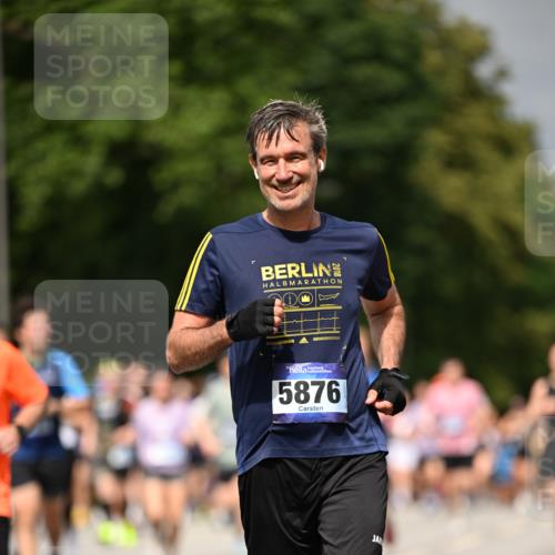 29.06.2025 - hella hamburg halbmarathon Dr. Thomas Lammeyer http://msf.ph/oto/8414135 29.06.2025 10:44:26 Kennedybrücke 1058, 1291, 1586, 1899, 2019, 2313, 2515, 2572, 2888, 2976, 3237, 3515, 3808, 3882, 3883, 3884, 4173, 4752, 5229, 5263, 5654, 5701, 5876, 5877, 5901, 6673, 6866, 6876, 6920, 7045, 7174, 7455, 7456, 7524, 7675, 7850, 7984, 8107, 8391, 8612, 8865, 8866, 9495, 9698, 9747, 10441, 10626, 10806, 10818, 10833, 11175, 11242, 11244 meine-sportfotos.de