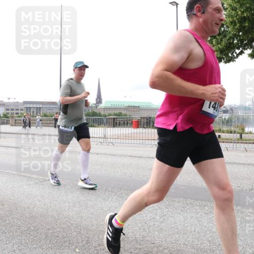 29.06.2025 - hella hamburg halbmarathon Lena Gebhardt http://msf.ph/oto/8414138 29.06.2025 10:26:00 Lombardsbrücke 148, 1093, 1305, 1479, 1481, 3343, 3617, 3765, 4378, 4797, 5028, 5497, 6159, 6663, 8276, 8306, 8674, 8881, 9811, 10104, 10219, 11107, 11139, 11596, 11699, 11828, 11859, 12074, 12505, 12826, 12827, 12838, 12945, 12946, 13653, 14063, 14179, 14223, 14356, 14726, 14936, 15283, 16289, 16354, 16381, 16927, 17369, 19144 meine-sportfotos.de