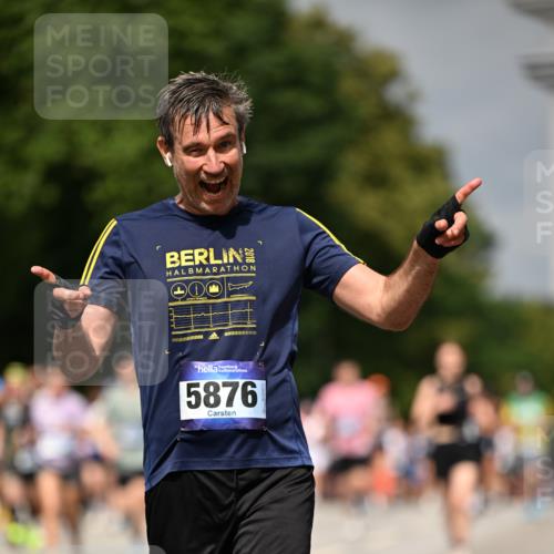 29.06.2025 - hella hamburg halbmarathon Dr. Thomas Lammeyer http://msf.ph/oto/8414142 29.06.2025 10:44:27 Kennedybrücke 1058, 1291, 1586, 1899, 2019, 2515, 2572, 2888, 2976, 3237, 3515, 3808, 3882, 3883, 3884, 4173, 4271, 4752, 5229, 5263, 5654, 5701, 5876, 5877, 5901, 6673, 6866, 6876, 6920, 7045, 7174, 7455, 7456, 7524, 7675, 7850, 7984, 8107, 8391, 8612, 8865, 8866, 8984, 9187, 9495, 9698, 9747, 10441, 10626, 10806, 10818, 10833, 11242, 11244 meine-sportfotos.de