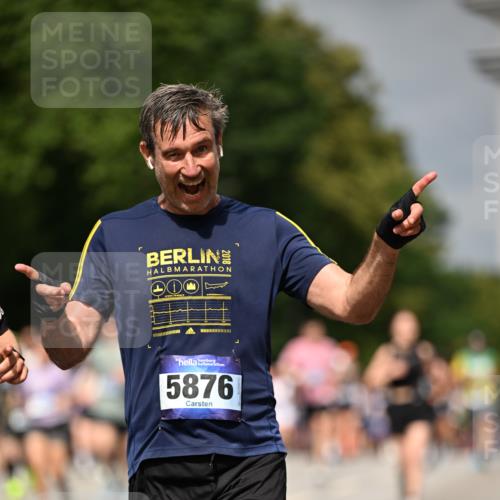 29.06.2025 - hella hamburg halbmarathon Dr. Thomas Lammeyer http://msf.ph/oto/8414147 29.06.2025 10:44:27 Kennedybrücke 1058, 1291, 1586, 1899, 2019, 2515, 2572, 2888, 2976, 3237, 3515, 3808, 3882, 3883, 3884, 4173, 4271, 4752, 5229, 5263, 5654, 5701, 5876, 5877, 5901, 6673, 6866, 6876, 6920, 7045, 7174, 7455, 7456, 7524, 7675, 7850, 7984, 8107, 8391, 8612, 8865, 8866, 8984, 9187, 9495, 9698, 9747, 10441, 10626, 10806, 10818, 10833, 11242, 11244 meine-sportfotos.de