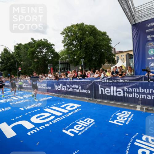 29.06.2025 - hella hamburg halbmarathon Zöllner http://msf.ph/oto/8414153 29.06.2025 10:24:55 Ziel 1241, 1271, 7142, 11678, 13872, 14836, 16361, 17752 meine-sportfotos.de