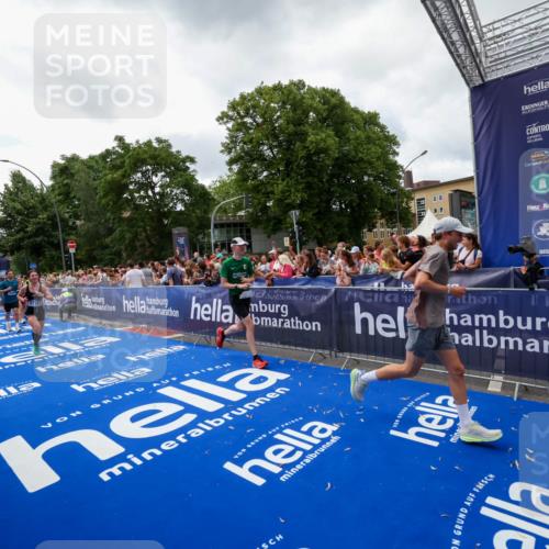 29.06.2025 - hella hamburg halbmarathon Zöllner http://msf.ph/oto/8414170 29.06.2025 10:48:13 Ziel 1914, 4324, 4711, 8916, 9544, 9626, 9638, 12685, 14192, 14814, 15590, 15973, 15981, 16094, 16149, 16269 meine-sportfotos.de