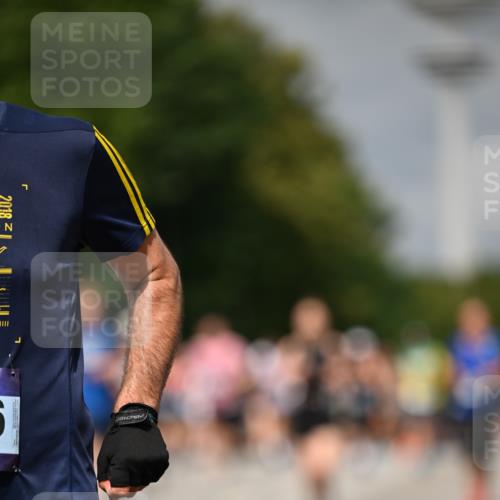 29.06.2025 - hella hamburg halbmarathon Dr. Thomas Lammeyer http://msf.ph/oto/8414171 29.06.2025 10:44:28 Kennedybrücke 1058, 1291, 1586, 1899, 2019, 2515, 2572, 2888, 2976, 3237, 3515, 3808, 3882, 3883, 3884, 4173, 4271, 4752, 5229, 5263, 5654, 5701, 5876, 5877, 5901, 5975, 6673, 6866, 6876, 6920, 7174, 7455, 7456, 7524, 7675, 7850, 7984, 8107, 8391, 8612, 8865, 8866, 8984, 9187, 9468, 9495, 9698, 9747, 10626, 10806, 10818, 10833, 11242, 11244 meine-sportfotos.de