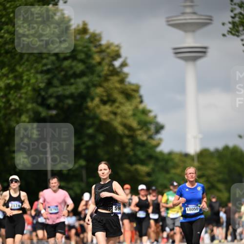 29.06.2025 - hella hamburg halbmarathon Dr. Thomas Lammeyer http://msf.ph/oto/8414184 29.06.2025 10:44:29 Kennedybrücke 1058, 1291, 1586, 1899, 2019, 2515, 2572, 2888, 2976, 3237, 3515, 3808, 3882, 3883, 3884, 4173, 4271, 4752, 5229, 5263, 5654, 5701, 5876, 5877, 5901, 5975, 6673, 6866, 6876, 6920, 7174, 7455, 7456, 7524, 7675, 7850, 7984, 8107, 8391, 8612, 8865, 8866, 8984, 9187, 9468, 9495, 9698, 9747, 10626, 10806, 10818, 10833, 11242, 11244 meine-sportfotos.de
