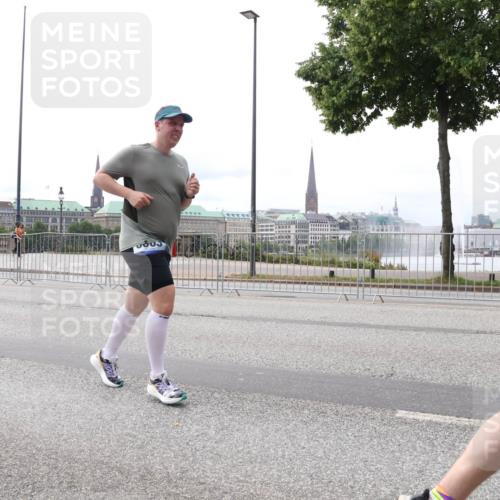 29.06.2025 - hella hamburg halbmarathon Lena Gebhardt http://msf.ph/oto/8414185 29.06.2025 10:26:00 Lombardsbrücke 1093, 1305, 1479, 1481, 3343, 3617, 3765, 4378, 4797, 5028, 5497, 6159, 6663, 8276, 8306, 8674, 8881, 9811, 10104, 10219, 11107, 11139, 11596, 11699, 11828, 11859, 12074, 12505, 12826, 12827, 12838, 12945, 12946, 13653, 14063, 14179, 14223, 14356, 14726, 14936, 15283, 16289, 16354, 16381, 16927, 17369, 19144 meine-sportfotos.de