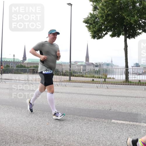 29.06.2025 - hella hamburg halbmarathon Lena Gebhardt http://msf.ph/oto/8414199 29.06.2025 10:26:00 Lombardsbrücke 1093, 1305, 1479, 1481, 3343, 3617, 3765, 4378, 4797, 5028, 5497, 6159, 6663, 8276, 8306, 8674, 8881, 9811, 10104, 10219, 11107, 11139, 11596, 11699, 11828, 11859, 12074, 12505, 12826, 12827, 12838, 12945, 12946, 13653, 14063, 14179, 14223, 14356, 14726, 14936, 15283, 16289, 16354, 16381, 16927, 17369, 19144 meine-sportfotos.de