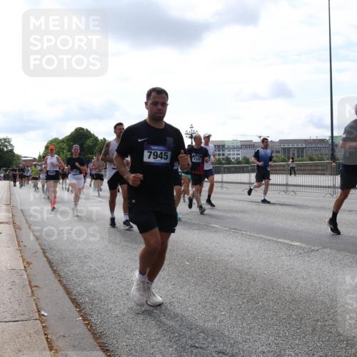 29.06.2025 - hella hamburg halbmarathon Lena Gebhardt http://msf.ph/oto/8414237 29.06.2025 10:17:25 Lombardsbrücke 8895, 17927, 7945, 8309, 7410, 1015, 1083, 1137, 1204, 1274, 1298, 1331, 1348, 1356, 1458, 1477, 1553, 1795, 2225, 2259, 2305, 2548, 2860, 2908, 3210, 3464, 3466, 3622, 3802, 3803, 4194, 4218, 4852, 5002, 5023, 5390, 5929, 5930, 5995, 6126, 6128, 6254, 6336, 6352, 6520, 6522, 6786, 7011, 7114, 7115, 7257, 7258, 7291, 7345, 7376, 7410, 7413, 7445, 7566, 7647, 7844, 7928, 7945, 8144, 8210, 8253, 8263, 8309, 8351, 8433, 8513, 8558, 8895, 8983, 9152, 9259, 9848 meine-sportfotos.de