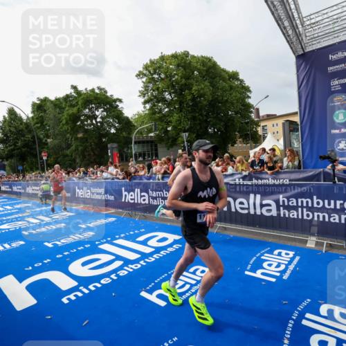 29.06.2025 - hella hamburg halbmarathon Zöllner http://msf.ph/oto/8414238 29.06.2025 10:24:58 Ziel 1271, 7142, 10867, 11678, 14836, 16361, 17752 meine-sportfotos.de