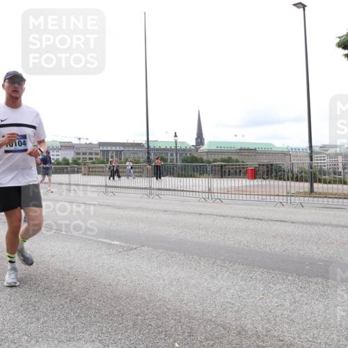 29.06.2025 - hella hamburg halbmarathon Lena Gebhardt http://msf.ph/oto/8414270 29.06.2025 10:26:01 Lombardsbrücke 10104, 1305, 1479, 1481, 3343, 3617, 3765, 4268, 4315, 4378, 4797, 5028, 5497, 6159, 6663, 8276, 8306, 8674, 8881, 9811, 10104, 10219, 11107, 11139, 11596, 11699, 11828, 11859, 12074, 12505, 12826, 12827, 12838, 12945, 12946, 13653, 14063, 14179, 14223, 14356, 14726, 14936, 16289, 16354, 16381, 16927, 17369, 19144 meine-sportfotos.de