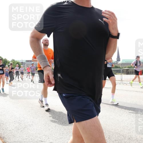 29.06.2025 - hella hamburg halbmarathon Lena Gebhardt http://msf.ph/oto/8414278 29.06.2025 10:42:07 Lombardsbrücke 3467, 3326, 17423, 1039, 1150, 1360, 1624, 1648, 1712, 1752, 1929, 2145, 2523, 2974, 3276, 3326, 3459, 3460, 3568, 3605, 4329, 4353, 4541, 4735, 4736, 4787, 4885, 4891, 4892, 5419, 5432, 5671, 5810, 6136, 6137, 6153, 6320, 6430, 6436, 6450, 6618, 6828, 6837, 6846, 6917, 7260, 7357, 7477, 7557, 7666, 7955, 7968, 8004, 8014, 8300, 8301, 8443, 8459, 8712, 8897, 8908, 9008, 9223, 9370, 9467, 9588, 10027, 10532, 10623 meine-sportfotos.de