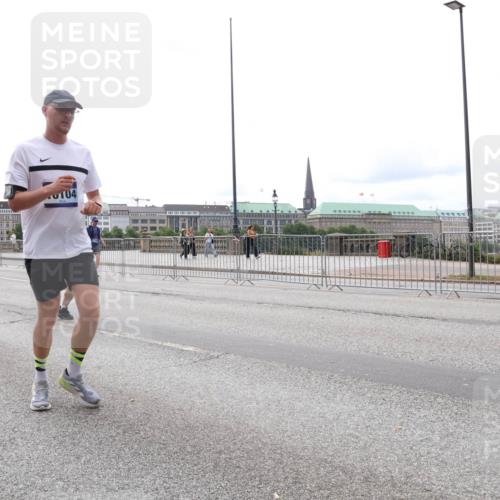 29.06.2025 - hella hamburg halbmarathon Lena Gebhardt http://msf.ph/oto/8414292 29.06.2025 10:26:01 Lombardsbrücke 104, 1305, 1479, 1481, 3343, 3617, 3765, 4268, 4315, 4378, 4797, 5028, 5497, 6159, 6663, 8276, 8306, 8674, 8881, 9811, 10104, 10219, 11107, 11139, 11596, 11699, 11828, 11859, 12074, 12505, 12826, 12827, 12838, 12945, 12946, 13653, 14063, 14179, 14223, 14356, 14726, 14936, 16289, 16354, 16381, 16927, 17369, 19144 meine-sportfotos.de