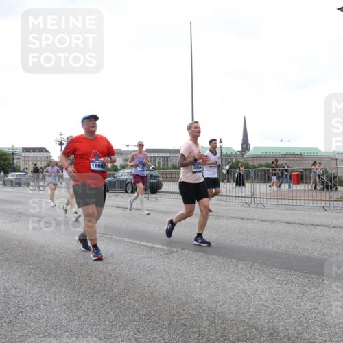 29.06.2025 - hella hamburg halbmarathon Lena Gebhardt http://msf.ph/oto/8414303 29.06.2025 10:51:24 Lombardsbrücke 4652, 16633, 18092, 3934, 1203, 1208, 1404, 1478, 1617, 1997, 2202, 2308, 2358, 2380, 2484, 2485, 2593, 2736, 2778, 2859, 3240, 3934, 4156, 4652, 4713, 4748, 4808, 4878, 4920, 5286, 5289, 5291, 5357, 5394, 5530, 5716, 5717, 6007, 6091, 6885, 6945, 6954, 6961, 7012, 7769, 7770, 7771, 7825, 7841, 7871, 7992, 8040, 8125, 8399, 8410, 8672, 9166, 9167, 9340, 9462, 9582, 9583, 9763, 10496, 10552, 11034, 11052, 11252, 11268, 11575, 11875 meine-sportfotos.de