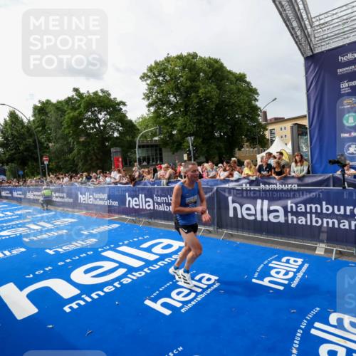 29.06.2025 - hella hamburg halbmarathon Zöllner http://msf.ph/oto/8414306 29.06.2025 10:25:01 Ziel 2483, 10867, 14836, 17752 meine-sportfotos.de