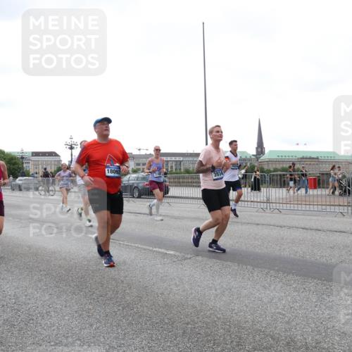 29.06.2025 - hella hamburg halbmarathon Lena Gebhardt http://msf.ph/oto/8414335 29.06.2025 10:51:24 Lombardsbrücke 4652, 18092, 3934, 1203, 1208, 1404, 1478, 1617, 1997, 2202, 2308, 2358, 2380, 2484, 2485, 2593, 2736, 2778, 2859, 3240, 3934, 4156, 4652, 4713, 4748, 4808, 4878, 4920, 5286, 5289, 5291, 5357, 5394, 5530, 5716, 5717, 6007, 6091, 6885, 6945, 6954, 6961, 7012, 7769, 7770, 7771, 7825, 7841, 7871, 7992, 8040, 8125, 8399, 8410, 8672, 9166, 9167, 9340, 9462, 9582, 9583, 9763, 10496, 10552, 11034, 11052, 11252, 11268, 11575, 11875 meine-sportfotos.de