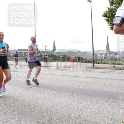 29.06.2025 - hella hamburg halbmarathon Lena Gebhardt http://msf.ph/oto/8414377 29.06.2025 10:26:02 Lombardsbrücke 1169, 1305, 1479, 1481, 3343, 3617, 3765, 4267, 4268, 4315, 4378, 4797, 5028, 5497, 6159, 6663, 8276, 8306, 8674, 8881, 9811, 10104, 10219, 11107, 11139, 11596, 11699, 11828, 11859, 12074, 12505, 12826, 12827, 12838, 12945, 12946, 13653, 14063, 14179, 14223, 14356, 14726, 14936, 16289, 16354, 16381, 16927, 17369, 19144 meine-sportfotos.de