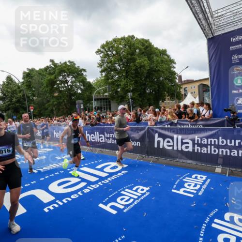 29.06.2025 - hella hamburg halbmarathon Zöllner http://msf.ph/oto/8414392 29.06.2025 10:48:21 Ziel 1537, 5129, 7367, 7599, 8916, 9770, 11211, 11467, 14797, 15629, 15735, 17745, 17982, 18963, 19127 meine-sportfotos.de