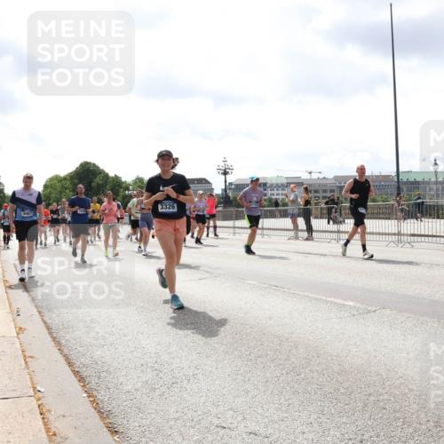 29.06.2025 - hella hamburg halbmarathon Lena Gebhardt http://msf.ph/oto/8414426 29.06.2025 10:42:08 Lombardsbrücke 9467, 3326, 1039, 1150, 1360, 1624, 1648, 1712, 1752, 1929, 1957, 2145, 2523, 2974, 3276, 3326, 3459, 3460, 3568, 3605, 4329, 4353, 4541, 4735, 4736, 4787, 4885, 4891, 4892, 5419, 5432, 5671, 5810, 6136, 6137, 6153, 6320, 6430, 6436, 6450, 6618, 6828, 6837, 6846, 6917, 7260, 7357, 7477, 7557, 7666, 7955, 7968, 8014, 8300, 8301, 8443, 8459, 8712, 8897, 8908, 9008, 9223, 9370, 9467, 9588, 10027, 10532, 10623 meine-sportfotos.de