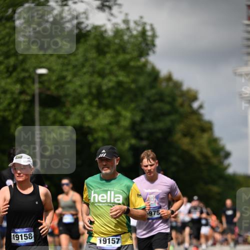 29.06.2025 - hella hamburg halbmarathon Dr. Thomas Lammeyer http://msf.ph/oto/8414446 29.06.2025 10:44:42 Kennedybrücke 1037, 1058, 1291, 1586, 1899, 2109, 2254, 2515, 2572, 2888, 3607, 3810, 4271, 5263, 5351, 5654, 5701, 5702, 5901, 5975, 6229, 6363, 6673, 6866, 6876, 6920, 7174, 8107, 8391, 8739, 8815, 8984, 9187, 9195, 9468, 9495, 9977, 10474, 10806, 10833, 11244 meine-sportfotos.de
