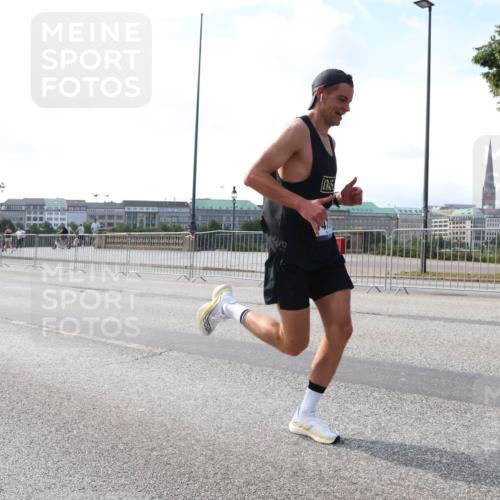 29.06.2025 - hella hamburg halbmarathon Lena Gebhardt http://msf.ph/oto/8414449 29.06.2025 09:39:58 Lombardsbrücke 35, 51, 52, 53, 2144, 2659, 3720, 6380, 6699, 9255, 11342, 11678, 13016, 14717, 14932, 14933, 15166, 16120, 16548, 17402, 18848, 19108 meine-sportfotos.de
