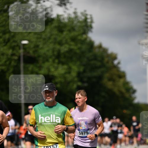 29.06.2025 - hella hamburg halbmarathon Dr. Thomas Lammeyer http://msf.ph/oto/8414460 29.06.2025 10:44:43 Kennedybrücke 1037, 1058, 1291, 1586, 1899, 2109, 2254, 2515, 2572, 2888, 3607, 3810, 4271, 5263, 5351, 5654, 5701, 5702, 5901, 5975, 6229, 6363, 6673, 6866, 6876, 6920, 7174, 8107, 8391, 8739, 8815, 8984, 9187, 9195, 9468, 9495, 9977, 10474, 10806, 10833, 11244 meine-sportfotos.de