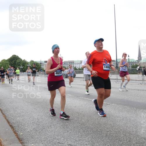 29.06.2025 - hella hamburg halbmarathon Lena Gebhardt http://msf.ph/oto/8414465 29.06.2025 10:51:25 Lombardsbrücke 18092, 4652, 1203, 1404, 1478, 1617, 1997, 2202, 2308, 2380, 2484, 2485, 2593, 2736, 2778, 2859, 3240, 3934, 3991, 4156, 4652, 4713, 4748, 4808, 4878, 4920, 5286, 5289, 5291, 5357, 5394, 5530, 5716, 5717, 6007, 6091, 6885, 6945, 6954, 6961, 7012, 7769, 7770, 7771, 7825, 7841, 7871, 7992, 8040, 8125, 8399, 8410, 8672, 9166, 9167, 9340, 9462, 9582, 9583, 9763, 10496, 11034, 11052, 11252, 11268, 11575, 11875 meine-sportfotos.de
