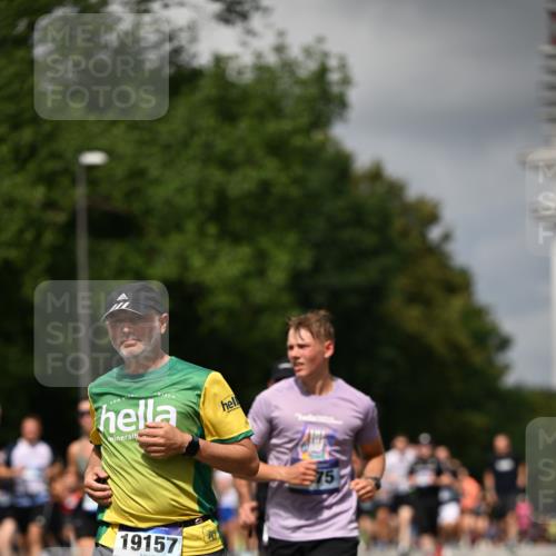 29.06.2025 - hella hamburg halbmarathon Dr. Thomas Lammeyer http://msf.ph/oto/8414469 29.06.2025 10:44:43 Kennedybrücke 1037, 1058, 1291, 1586, 1899, 2109, 2254, 2515, 2572, 2888, 3607, 3810, 4271, 5263, 5351, 5654, 5701, 5702, 5901, 5975, 6229, 6363, 6673, 6866, 6876, 6920, 7174, 8107, 8391, 8739, 8815, 8984, 9187, 9195, 9468, 9495, 9977, 10474, 10806, 10833, 11244 meine-sportfotos.de