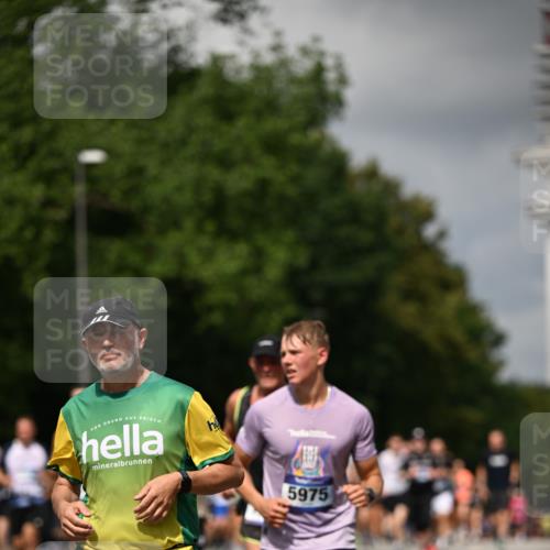 29.06.2025 - hella hamburg halbmarathon Dr. Thomas Lammeyer http://msf.ph/oto/8414473 29.06.2025 10:44:43 Kennedybrücke 1037, 1058, 1291, 1586, 1899, 2109, 2254, 2515, 2572, 2888, 3607, 3810, 4271, 5263, 5351, 5654, 5701, 5702, 5901, 5975, 6229, 6363, 6673, 6866, 6876, 6920, 7174, 8107, 8391, 8739, 8815, 8984, 9187, 9195, 9468, 9495, 9977, 10474, 10806, 10833, 11244 meine-sportfotos.de