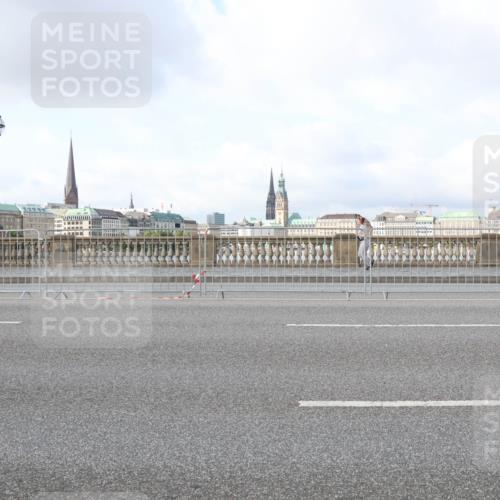 29.06.2025 - hella hamburg halbmarathon Lena Gebhardt http://msf.ph/oto/8414475 29.06.2025 08:55:56 Lombardsbrücke  meine-sportfotos.de