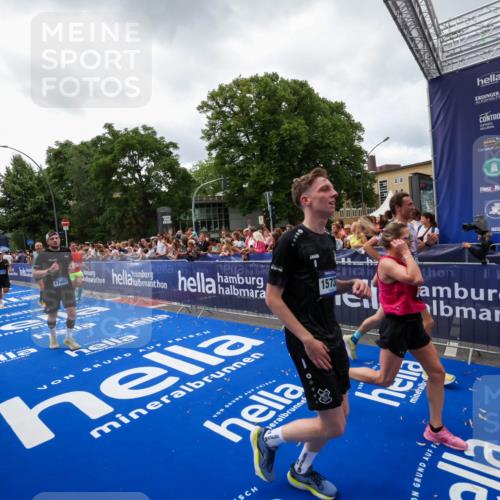 29.06.2025 - hella hamburg halbmarathon Zöllner http://msf.ph/oto/8414489 29.06.2025 10:48:27 Ziel 1537, 3747, 5129, 5362, 5528, 6081, 6923, 7367, 8216, 9262, 9770, 11451, 11467, 12549, 12840, 14990, 15735, 17745, 17855, 17982, 18790, 18923 meine-sportfotos.de