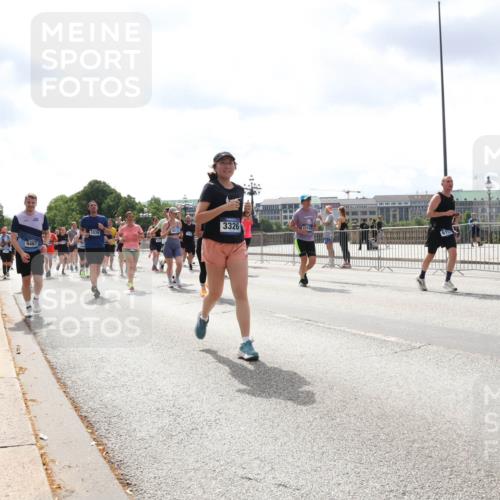 29.06.2025 - hella hamburg halbmarathon Lena Gebhardt http://msf.ph/oto/8414491 29.06.2025 10:42:09 Lombardsbrücke 9467, 1039, 3326, 1039, 1150, 1360, 1624, 1648, 1712, 1752, 1929, 1957, 2069, 2145, 2523, 2974, 3276, 3326, 3459, 3460, 3568, 3605, 4329, 4353, 4541, 4735, 4736, 4787, 4885, 4891, 4892, 5419, 5432, 5671, 5810, 6136, 6137, 6153, 6320, 6430, 6436, 6618, 6828, 6837, 6846, 6917, 7260, 7357, 7477, 7557, 7666, 7955, 7968, 8014, 8300, 8301, 8443, 8459, 8525, 8526, 8712, 8897, 8908, 9008, 9223, 9370, 9467, 9588, 10027, 10532, 10623 meine-sportfotos.de