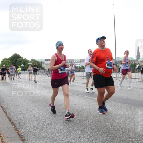 29.06.2025 - hella hamburg halbmarathon Lena Gebhardt http://msf.ph/oto/8414501 29.06.2025 10:51:25 Lombardsbrücke 4652, 18092, 1625, 1203, 1404, 1478, 1617, 1997, 2202, 2308, 2380, 2484, 2485, 2593, 2736, 2778, 2859, 3240, 3934, 3991, 4156, 4652, 4713, 4748, 4808, 4878, 4920, 5286, 5289, 5291, 5357, 5394, 5530, 5716, 5717, 6007, 6091, 6885, 6945, 6954, 6961, 7012, 7769, 7770, 7771, 7825, 7841, 7871, 7992, 8040, 8125, 8399, 8410, 8672, 9166, 9167, 9340, 9462, 9582, 9583, 9763, 10496, 11034, 11052, 11252, 11268, 11575, 11875 meine-sportfotos.de