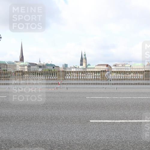 29.06.2025 - hella hamburg halbmarathon Lena Gebhardt http://msf.ph/oto/8414508 29.06.2025 08:55:56 Lombardsbrücke  meine-sportfotos.de