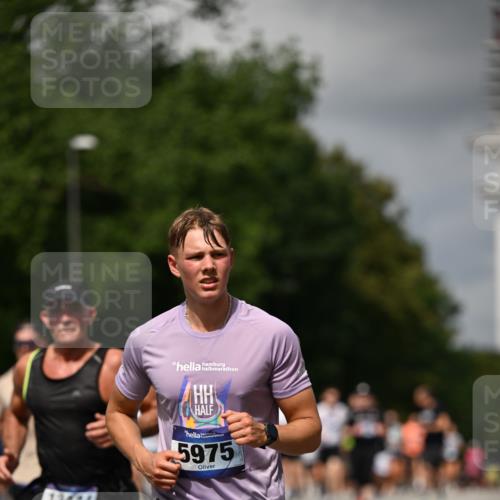 29.06.2025 - hella hamburg halbmarathon Dr. Thomas Lammeyer http://msf.ph/oto/8414513 29.06.2025 10:44:45 Kennedybrücke 1037, 1291, 1586, 1899, 2109, 2254, 2515, 2572, 3432, 3607, 3810, 4271, 4612, 5059, 5263, 5351, 5654, 5701, 5702, 5901, 5975, 6229, 6363, 6673, 6866, 6876, 6920, 7174, 8107, 8739, 8815, 8984, 9187, 9195, 9468, 9495, 9977, 10166, 10474, 10806, 10833, 11244 meine-sportfotos.de