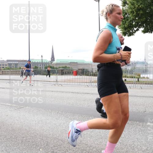 29.06.2025 - hella hamburg halbmarathon Lena Gebhardt http://msf.ph/oto/8414518 29.06.2025 10:26:03 Lombardsbrücke 1305, 1479, 1481, 3343, 3617, 3765, 4267, 4268, 4315, 4378, 4797, 5028, 5497, 6159, 6663, 8276, 8306, 8674, 8881, 10104, 10219, 11107, 11139, 11596, 11699, 11828, 11859, 12074, 12505, 12826, 12827, 12838, 12945, 12946, 13653, 14063, 14179, 14223, 14356, 14726, 14936, 16289, 16354, 16381, 16927, 17369, 17712, 19144 meine-sportfotos.de
