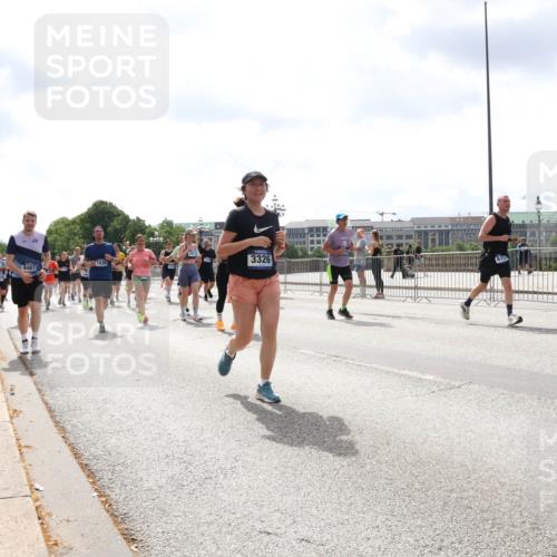 29.06.2025 - hella hamburg halbmarathon Lena Gebhardt http://msf.ph/oto/8414524 29.06.2025 10:42:09 Lombardsbrücke 1039, 3326, 6199, 9467, 1039, 1150, 1360, 1624, 1648, 1712, 1752, 1929, 1957, 2069, 2145, 2523, 2974, 3276, 3326, 3459, 3460, 3568, 3605, 4329, 4353, 4541, 4735, 4736, 4787, 4885, 4891, 4892, 5419, 5432, 5671, 5810, 6136, 6137, 6153, 6320, 6430, 6436, 6618, 6828, 6837, 6846, 6917, 7260, 7357, 7477, 7557, 7666, 7955, 7968, 8014, 8300, 8301, 8443, 8459, 8525, 8526, 8712, 8897, 8908, 9008, 9223, 9370, 9467, 9588, 10027, 10532, 10623 meine-sportfotos.de