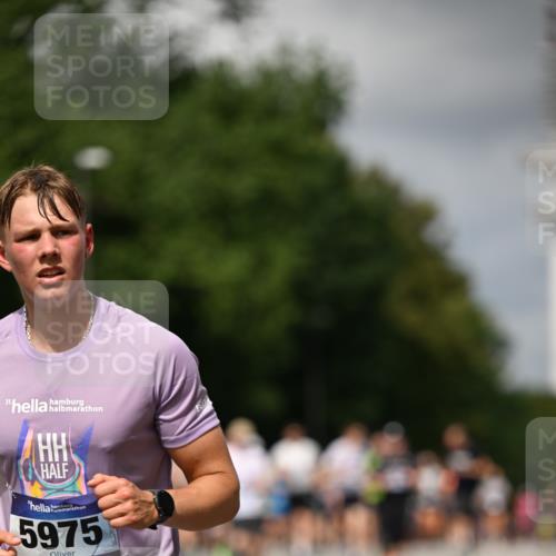 29.06.2025 - hella hamburg halbmarathon Dr. Thomas Lammeyer http://msf.ph/oto/8414533 29.06.2025 10:44:46 Kennedybrücke 1037, 1291, 1586, 1899, 2109, 2254, 2299, 2515, 2572, 3432, 3607, 3810, 4271, 4612, 5059, 5263, 5351, 5654, 5702, 5901, 5975, 6229, 6363, 6673, 6920, 7174, 8107, 8739, 8815, 8984, 9187, 9195, 9468, 9495, 9946, 9977, 10166, 10474, 10806, 10833, 11244 meine-sportfotos.de