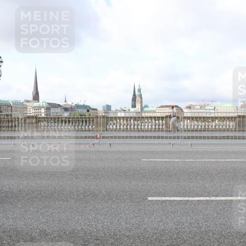 29.06.2025 - hella hamburg halbmarathon Lena Gebhardt http://msf.ph/oto/8414540 29.06.2025 08:55:56 Lombardsbrücke 108 meine-sportfotos.de