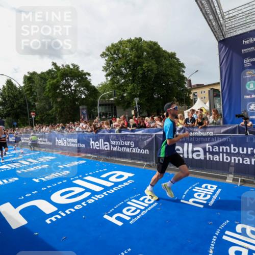 29.06.2025 - hella hamburg halbmarathon Zöllner http://msf.ph/oto/8414548 29.06.2025 10:25:18 Ziel 8376, 11994, 13913, 14113, 16484 meine-sportfotos.de
