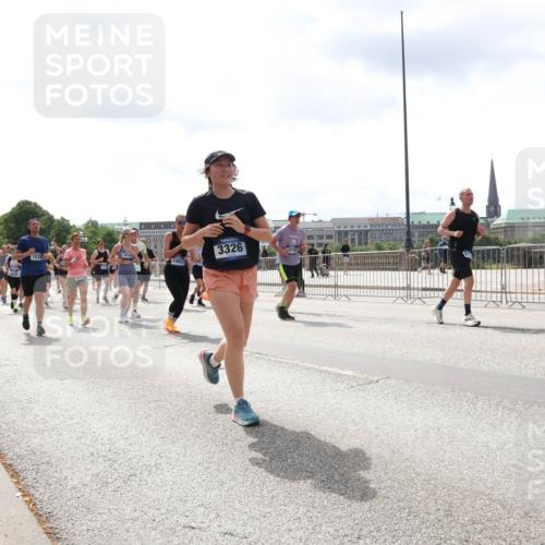 29.06.2025 - hella hamburg halbmarathon Lena Gebhardt http://msf.ph/oto/8414555 29.06.2025 10:42:09 Lombardsbrücke 9467, 1039, 10623, 3326, 1039, 1150, 1360, 1624, 1648, 1712, 1752, 1929, 1957, 2069, 2145, 2523, 2974, 3276, 3326, 3459, 3460, 3568, 3605, 4329, 4353, 4541, 4735, 4736, 4787, 4885, 4891, 4892, 5419, 5432, 5671, 5810, 6136, 6137, 6153, 6320, 6430, 6436, 6618, 6828, 6837, 6846, 6917, 7260, 7357, 7477, 7557, 7666, 7955, 7968, 8014, 8300, 8301, 8443, 8459, 8525, 8526, 8712, 8897, 8908, 9008, 9223, 9370, 9467, 9588, 10027, 10532, 10623 meine-sportfotos.de